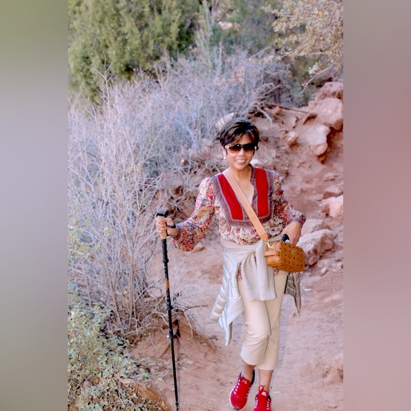 Meet your Posher, Yanita - Picture 1 of 2